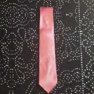 Izod pink tie. Pure silk